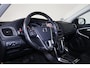 Volvo V40 Cross Country T3 PolarPlus Luxury - Panoramadak - Harman/Kardon audio - Parkeercamera achter - Parkeersensoren voor & achter - Volvo On Call - Cruise Control - Standkachel - 17' LMV