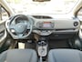 Toyota Yaris 1.5 HYBRID DYNAMIC KEYLESS NAVI BLUETOOTH CRUISE CLIMA CAMERA 15'' LM-VELGEN LED PRIVACY GLASS NL-AUTO
