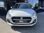 Suzuki Swift 1.2 Style Smart Hybrid // DODEHOEK // ADAPT. CRUISE // CAMERA+SENSOREN // STOELVERWARMING // APPLE-ANDROID AUTO //