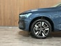 Volvo XC60 T6 AWD Recharge Plus Dark | MY26 Facelift | Schuifdak | Trekhaak | 360° Camera | | Head-Up Display | Harman Kardon | All Season banden | Adaptieve Cruise Control | Stoelverwarming voor+achter | Stuurwielverwarming | Pilot Assist | BLIS Dode Hoek Detectie | 19 Inch | Elektrische voorstoelen geheugen | Quilted Nordico bekleding | Zitting verlenging voorstoelen | Google Infotainment | Keyless Drive | Parkeersensoren voor+achter | Elektrisch bedienbare achterklep | DAB Radio | Apple Carplay/Android Auto | Draadloos telefoon opladen | Volvo On Call met mobiele App functie | Denim Blue Metallic |