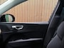 Volvo XC60 T6 AWD Recharge Plus Dark | MY26 Facelift | Schuifdak | Trekhaak | 360° Camera | | Head-Up Display | Harman Kardon | All Season banden | Adaptieve Cruise Control | Stoelverwarming voor+achter | Stuurwielverwarming | Pilot Assist | BLIS Dode Hoek Detectie | 19 Inch | Elektrische voorstoelen geheugen | Quilted Nordico bekleding | Zitting verlenging voorstoelen | Google Infotainment | Keyless Drive | Parkeersensoren voor+achter | Elektrisch bedienbare achterklep | DAB Radio | Apple Carplay/Android Auto | Draadloos telefoon opladen | Volvo On Call met mobiele App functie | Denim Blue Metallic |
