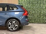 Volvo XC60 T6 AWD Recharge Plus Dark | MY26 Facelift | Schuifdak | Trekhaak | 360° Camera | | Head-Up Display | Harman Kardon | All Season banden | Adaptieve Cruise Control | Stoelverwarming voor+achter | Stuurwielverwarming | Pilot Assist | BLIS Dode Hoek Detectie | 19 Inch | Elektrische voorstoelen geheugen | Quilted Nordico bekleding | Zitting verlenging voorstoelen | Google Infotainment | Keyless Drive | Parkeersensoren voor+achter | Elektrisch bedienbare achterklep | DAB Radio | Apple Carplay/Android Auto | Draadloos telefoon opladen | Volvo On Call met mobiele App functie | Denim Blue Metallic |