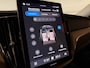 Volvo XC60 T6 AWD Recharge Plus Dark | MY26 Facelift | Schuifdak | Trekhaak | 360° Camera | | Head-Up Display | Harman Kardon | All Season banden | Adaptieve Cruise Control | Stoelverwarming voor+achter | Stuurwielverwarming | Pilot Assist | BLIS Dode Hoek Detectie | 19 Inch | Elektrische voorstoelen geheugen | Quilted Nordico bekleding | Zitting verlenging voorstoelen | Google Infotainment | Keyless Drive | Parkeersensoren voor+achter | Elektrisch bedienbare achterklep | DAB Radio | Apple Carplay/Android Auto | Draadloos telefoon opladen | Volvo On Call met mobiele App functie | Forest Lake Metallic |