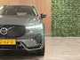 Volvo XC60 T6 AWD Recharge Plus Dark | MY26 Facelift | Schuifdak | Trekhaak | 360° Camera | | Head-Up Display | Harman Kardon | All Season banden | Adaptieve Cruise Control | Stoelverwarming voor+achter | Stuurwielverwarming | Pilot Assist | BLIS Dode Hoek Detectie | 19 Inch | Elektrische voorstoelen geheugen | Quilted Nordico bekleding | Zitting verlenging voorstoelen | Google Infotainment | Keyless Drive | Parkeersensoren voor+achter | Elektrisch bedienbare achterklep | DAB Radio | Apple Carplay/Android Auto | Draadloos telefoon opladen | Volvo On Call met mobiele App functie | Forest Lake Metallic |