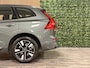 Volvo XC60 T6 AWD Recharge Plus Dark | MY26 Facelift | Schuifdak | Trekhaak | 360° Camera | | Head-Up Display | Harman Kardon | All Season banden | Adaptieve Cruise Control | Stoelverwarming voor+achter | Stuurwielverwarming | Pilot Assist | BLIS Dode Hoek Detectie | 19 Inch | Elektrische voorstoelen geheugen | Quilted Nordico bekleding | Zitting verlenging voorstoelen | Google Infotainment | Keyless Drive | Parkeersensoren voor+achter | Elektrisch bedienbare achterklep | DAB Radio | Apple Carplay/Android Auto | Draadloos telefoon opladen | Volvo On Call met mobiele App functie | Forest Lake Metallic |