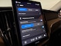 Volvo XC60 T6 AWD Recharge Plus Dark | MY26 Facelift | Schuifdak | Trekhaak | 360° Camera | | Head-Up Display | Harman Kardon | All Season banden | Adaptieve Cruise Control | Stoelverwarming voor+achter | Stuurwielverwarming | Pilot Assist | BLIS Dode Hoek Detectie | 19 Inch | Elektrische voorstoelen geheugen | Quilted Nordico bekleding | Zitting verlenging voorstoelen | Google Infotainment | Keyless Drive | Parkeersensoren voor+achter | Elektrisch bedienbare achterklep | DAB Radio | Apple Carplay/Android Auto | Draadloos telefoon opladen | Volvo On Call met mobiele App functie | Forest Lake Metallic |