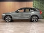 Volvo XC60 T6 AWD Recharge Plus Dark | MY26 Facelift | Schuifdak | Trekhaak | 360° Camera | | Head-Up Display | Harman Kardon | All Season banden | Adaptieve Cruise Control | Stoelverwarming voor+achter | Stuurwielverwarming | Pilot Assist | BLIS Dode Hoek Detectie | 19 Inch | Elektrische voorstoelen geheugen | Quilted Nordico bekleding | Zitting verlenging voorstoelen | Google Infotainment | Keyless Drive | Parkeersensoren voor+achter | Elektrisch bedienbare achterklep | DAB Radio | Apple Carplay/Android Auto | Draadloos telefoon opladen | Volvo On Call met mobiele App functie | Forest Lake Metallic |