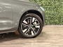 Volvo XC60 T6 AWD Recharge Plus Dark | MY26 Facelift | Schuifdak | Trekhaak | 360° Camera | | Head-Up Display | Harman Kardon | All Season banden | Adaptieve Cruise Control | Stoelverwarming voor+achter | Stuurwielverwarming | Pilot Assist | BLIS Dode Hoek Detectie | 19 Inch | Elektrische voorstoelen geheugen | Quilted Nordico bekleding | Zitting verlenging voorstoelen | Google Infotainment | Keyless Drive | Parkeersensoren voor+achter | Elektrisch bedienbare achterklep | DAB Radio | Apple Carplay/Android Auto | Draadloos telefoon opladen | Volvo On Call met mobiele App functie | Forest Lake Metallic |