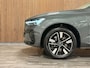 Volvo XC60 T6 AWD Recharge Plus Dark | MY26 Facelift | Schuifdak | Trekhaak | 360° Camera | | Head-Up Display | Harman Kardon | All Season banden | Adaptieve Cruise Control | Stoelverwarming voor+achter | Stuurwielverwarming | Pilot Assist | BLIS Dode Hoek Detectie | 19 Inch | Elektrische voorstoelen geheugen | Quilted Nordico bekleding | Zitting verlenging voorstoelen | Google Infotainment | Keyless Drive | Parkeersensoren voor+achter | Elektrisch bedienbare achterklep | DAB Radio | Apple Carplay/Android Auto | Draadloos telefoon opladen | Volvo On Call met mobiele App functie | Forest Lake Metallic |