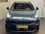 Lynk & Co 01 1.5 MY 2023 ZWARTE HEMEL 360 CAMERA ADAPTIVE CRUISE CONTROL PANORAMA SCHUIF/KANTELDAK APPLE CARPLAY/ANDROID RIJSTROOKSENSOREN ZEER MOOI !!