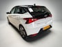 Hyundai i20 1.2 4 CILINDER MOTOR CARPLAY/CAMERA TWO-TONE AIRCO CRUISE LED LM VELGEN NL AUTO NAP!!