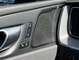 Volvo XC60 2.0 T8 Plug-in hybrid AWD R-Design dark/ long range/ intellisafe /360 camera/ schuifdak/ harman kardon/ sport leder/ trekhaak/ geen blis