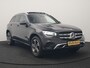 Mercedes-Benz GLC 300e 4MATIC Business Solution AMG PHEV 313pk Dealer O.H. | Panodak | Head Up | Camera | Alcantara Sportstoelen Verwarmd | Sfeerverlichting | Keyless | Blis | Apple Carplay | Cruise Control | Navigatie | DAB | Plug In Hybrid |