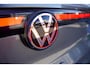 Volkswagen T-Roc R-Line First Edition IQ.light Apple Carplay Black style Stoel-/stuur verwarming 19 Inch Camera R-Line interieur