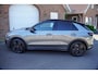 Volkswagen T-Roc R-Line First Edition IQ.light Apple Carplay Black style Stoel-/stuur verwarming 19 Inch Camera R-Line interieur