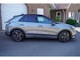 Volkswagen T-Roc R-Line First Edition IQ.light Apple Carplay Black style Stoel-/stuur verwarming 19 Inch Camera R-Line interieur
