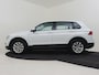 Volkswagen Tiguan 1.4 TSI Trendline 125PK | Tekhaak | Keyless entry/start | Cruise control | Climate control | LED | 17"LMV