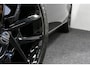 Volvo V60 2.0 B4 Plus Dark / Orig. Nederlands / Harman Kardon Sound System / Elektr. best. stoel + memory / Achteruitrijcamera / Stoelverwarming V + A / Apple Carplay - Android Auto / Elektr. wegklapbare trekhaak / Ambienteverlichting / Stuurwiel verwarming / Black optic / Cruise Control / 19'' LMV / LED koplampen