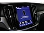 Volvo V60 2.0 B4 Plus Dark / Orig. Nederlands / Harman Kardon Sound System / Elektr. best. stoel + memory / Achteruitrijcamera / Stoelverwarming V + A / Apple Carplay - Android Auto / Elektr. wegklapbare trekhaak / Ambienteverlichting / Stuurwiel verwarming / Black optic / Cruise Control / 19'' LMV / LED koplampen