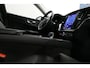Volvo V60 2.0 B4 Plus Dark / Orig. Nederlands / Harman Kardon Sound System / Elektr. best. stoel + memory / Achteruitrijcamera / Stoelverwarming V + A / Apple Carplay - Android Auto / Elektr. wegklapbare trekhaak / Ambienteverlichting / Stuurwiel verwarming / Black optic / Cruise Control / 19'' LMV / LED koplampen