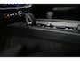 Volvo V60 2.0 B4 Plus Dark / Orig. Nederlands / Harman Kardon Sound System / Elektr. best. stoel + memory / Achteruitrijcamera / Stoelverwarming V + A / Apple Carplay - Android Auto / Elektr. wegklapbare trekhaak / Ambienteverlichting / Stuurwiel verwarming / Black optic / Cruise Control / 19'' LMV / LED koplampen
