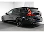 Volvo V60 2.0 B4 Plus Dark / Orig. Nederlands / Harman Kardon Sound System / Elektr. best. stoel + memory / Achteruitrijcamera / Stoelverwarming V + A / Apple Carplay - Android Auto / Elektr. wegklapbare trekhaak / Ambienteverlichting / Stuurwiel verwarming / Black optic / Cruise Control / 19'' LMV / LED koplampen