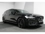 Volvo V60 2.0 B4 Plus Dark / Orig. Nederlands / Harman Kardon Sound System / Elektr. best. stoel + memory / Achteruitrijcamera / Stoelverwarming V + A / Apple Carplay - Android Auto / Elektr. wegklapbare trekhaak / Ambienteverlichting / Stuurwiel verwarming / Black optic / Cruise Control / 19'' LMV / LED koplampen