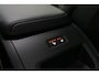 Volvo V60 2.0 B4 Plus Dark / Orig. Nederlands / Harman Kardon Sound System / Elektr. best. stoel + memory / Achteruitrijcamera / Stoelverwarming V + A / Apple Carplay - Android Auto / Elektr. wegklapbare trekhaak / Ambienteverlichting / Stuurwiel verwarming / Black optic / Cruise Control / 19'' LMV / LED koplampen