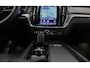 Volvo V60 2.0 B4 Plus Dark / Orig. Nederlands / Harman Kardon Sound System / Elektr. best. stoel + memory / Achteruitrijcamera / Stoelverwarming V + A / Apple Carplay - Android Auto / Elektr. wegklapbare trekhaak / Ambienteverlichting / Stuurwiel verwarming / Black optic / Cruise Control / 19'' LMV / LED koplampen