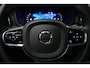Volvo V60 2.0 B4 Plus Dark / Orig. Nederlands / Harman Kardon Sound System / Elektr. best. stoel + memory / Achteruitrijcamera / Stoelverwarming V + A / Apple Carplay - Android Auto / Elektr. wegklapbare trekhaak / Ambienteverlichting / Stuurwiel verwarming / Black optic / Cruise Control / 19'' LMV / LED koplampen