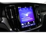 Volvo V60 2.0 B4 Plus Dark / Orig. Nederlands / Harman Kardon Sound System / Elektr. best. stoel + memory / Achteruitrijcamera / Stoelverwarming V + A / Apple Carplay - Android Auto / Elektr. wegklapbare trekhaak / Ambienteverlichting / Stuurwiel verwarming / Black optic / Cruise Control / 19'' LMV / LED koplampen