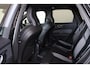 Volvo XC60 T6 Recharge AWD R-Design - LONG RANGE - Panorama/schuifdak - IntelliSafe Assist - Harman/Kardon audio - Adaptieve LED koplampen - Parkeercamera achter - Verwarmde voorstoelen, stuur & achterbank - Parkeersensoren voor & achter - Elektr. bedienb. voorstoelen met geheugen - Draadloze tel. lader - Extra getint glas - Inklapbare trekhaak - 19' LMV