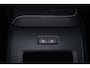Volvo XC60 T6 Recharge AWD R-Design - LONG RANGE - Panorama/schuifdak - IntelliSafe Assist - Harman/Kardon audio - Adaptieve LED koplampen - Parkeercamera achter - Verwarmde voorstoelen, stuur & achterbank - Parkeersensoren voor & achter - Elektr. bedienb. voorstoelen met geheugen - Draadloze tel. lader - Extra getint glas - Inklapbare trekhaak - 19' LMV