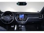 Volvo XC60 T6 Recharge AWD R-Design - LONG RANGE - Panorama/schuifdak - IntelliSafe Assist - Harman/Kardon audio - Adaptieve LED koplampen - Parkeercamera achter - Verwarmde voorstoelen, stuur & achterbank - Parkeersensoren voor & achter - Elektr. bedienb. voorstoelen met geheugen - Draadloze tel. lader - Extra getint glas - Inklapbare trekhaak - 19' LMV