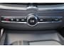 Volvo XC60 T6 Recharge AWD R-Design - LONG RANGE - Panorama/schuifdak - IntelliSafe Assist - Harman/Kardon audio - Adaptieve LED koplampen - Parkeercamera achter - Verwarmde voorstoelen, stuur & achterbank - Parkeersensoren voor & achter - Elektr. bedienb. voorstoelen met geheugen - Draadloze tel. lader - Extra getint glas - Inklapbare trekhaak - 19' LMV