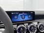 Mercedes-Benz A-klasse 250 e Business Solution AMG | Nightpakket | Panoramaschuifdak | Multibeam LED | Stoelverwarming voor | Smartphone Integratie | Sfeerverlichting |