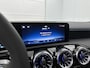Mercedes-Benz A-klasse 250 e Business Solution AMG | Nightpakket | Panoramaschuifdak | Multibeam LED | Stoelverwarming voor | Smartphone Integratie | Sfeerverlichting |