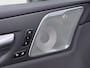 Volvo XC60 2.0 T8 Plug-in hybrid AWD Ultra Dark VAN:49.900,- VOOR:46.877,- UW HERFSTVOORDEEL:3.023,- T8 12 MND. BOVAG GARANTIE | HEAD UP | PANORAMA DAK | ACHTERUITRIJ CAMERA | BOWERS & WILKINS | MEM. SEATS | STOEL+STUUR VERWARMING |