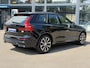 Volvo XC60 2.0 T8 Plug-in hybrid AWD Ultra Dark 12 MND. BOVAG GARANTIE | PANORAMA DAK | ACHTERUITRIJ CAMERA | BOWERS & WILKINS | MEM. SEATS | STOEL+STUUR VERWARMING |