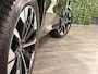 Volvo XC60 T6 AWD Recharge Ultra Dark | Facelift | Luchtvering | Trekhaak | All Season banden | 360° Camera | Head-Up Display | Harman Kardon | Adaptieve Cruise Control | Stoelverwarming voor+achter | Stuurwielverwarming | Full LED Meesturende koplampen | Pilot Assist | BLIS Dode Hoek Detectie | Elektrische voorstoelen geheugen | Quilted Nordico bekleding | Zitting verlenging voorstoelen | Lederen Dashboard | Schuifdak | 20 Inch | Google Infotainment | Keyless Drive | Parkeersensoren voor+achter | Elektrisch bedienbare achterklep | DAB Radio | Apple Carplay/Android Auto | Draadloos telefoon opladen | Volvo On Call met mobiele App functie | Onyx Black Metallic |
