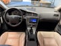 Volvo V70 2.5T LEDER ELK. VERSTELBARE BESTUURDERSSTOEL CRUISE CONTROL CLIMATE CONTROL BLUETOOTH TELEFOON 17" LICHTMETALEN VELGEN AFN. TREKHAAK ZEER MOOI !!