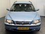 Volvo V70 2.5T LEDER ELK. VERSTELBARE BESTUURDERSSTOEL CRUISE CONTROL CLIMATE CONTROL BLUETOOTH TELEFOON 17" LICHTMETALEN VELGEN AFN. TREKHAAK ZEER MOOI !!