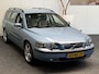 Volvo V70 2.5T LEDER ELK. VERSTELBARE BESTUURDERSSTOEL CRUISE CONTROL CLIMATE CONTROL BLUETOOTH TELEFOON 17" LICHTMETALEN VELGEN AFN. TREKHAAK ZEER MOOI !!
