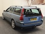 Volvo V70 2.5T LEDER ELK. VERSTELBARE BESTUURDERSSTOEL CRUISE CONTROL CLIMATE CONTROL BLUETOOTH TELEFOON 17" LICHTMETALEN VELGEN AFN. TREKHAAK ZEER MOOI !!