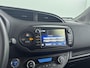 Toyota Yaris 1.5 Hybrid Y20 Limited | Bi-Tone | Parkeersensoren achter | Navi | L.M. velgen | Cruise control |