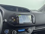 Toyota Yaris 1.5 Hybrid Y20 Limited | Bi-Tone | Parkeersensoren achter | Navi | L.M. velgen | Cruise control |