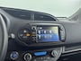 Toyota Yaris 1.5 Hybrid Y20 Limited | Bi-Tone | Parkeersensoren achter | Navi | L.M. velgen | Cruise control |