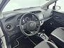 Toyota Yaris 1.5 Hybrid Y20 Limited | Bi-Tone | Parkeersensoren achter | Navi | L.M. velgen | Cruise control |