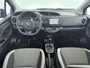 Toyota Yaris 1.5 Hybrid Y20 Limited | Bi-Tone | Parkeersensoren achter | Navi | L.M. velgen | Cruise control |