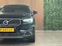 Volvo XC40 T4 Recharge Plus Bright | Trekhaak | Harman Kardon | All Season banden | Bestuurdersstoel elektrisch geheugen | Adaptieve Cruise Control | Stoel en Stuurwielverwarming | Parkeercamera | Pilot Assist | BLIS Dode Hoek Detectie | Parkeersensoren voor+achter | Passagiersstoel elektrisch | 18 Inch | Zitting velenging voorstoelen | Climate Control L+R | Regensensor | Privacy Glass | Automatisch dimmende binnen en buitenspiegels | Elektrisch bedienbare achterklep | DAB Radio | Draadloos telefoon opladen | Apple Carplay/Android Auto | Onyx Black Metallic |